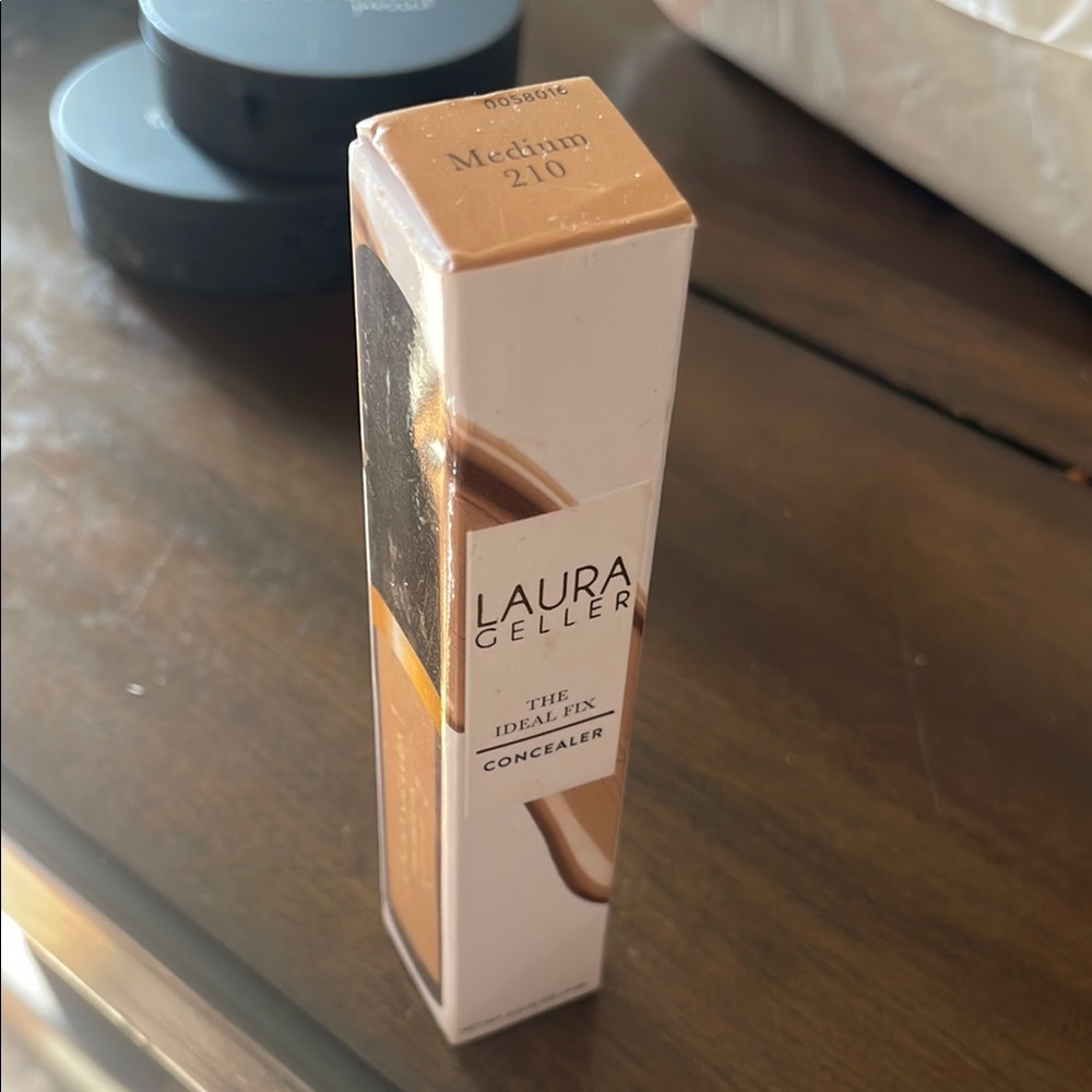 Laura Geller Medium 210 Concealer